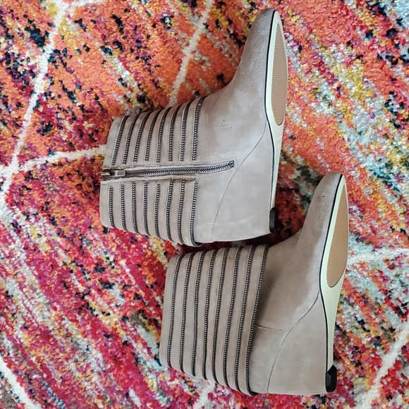 Enzo Angiolini wedge heel suede booties w/zipper details 🎉🙌🏻🌟host pick!!🌟🎉 - Picture 5 of 16
